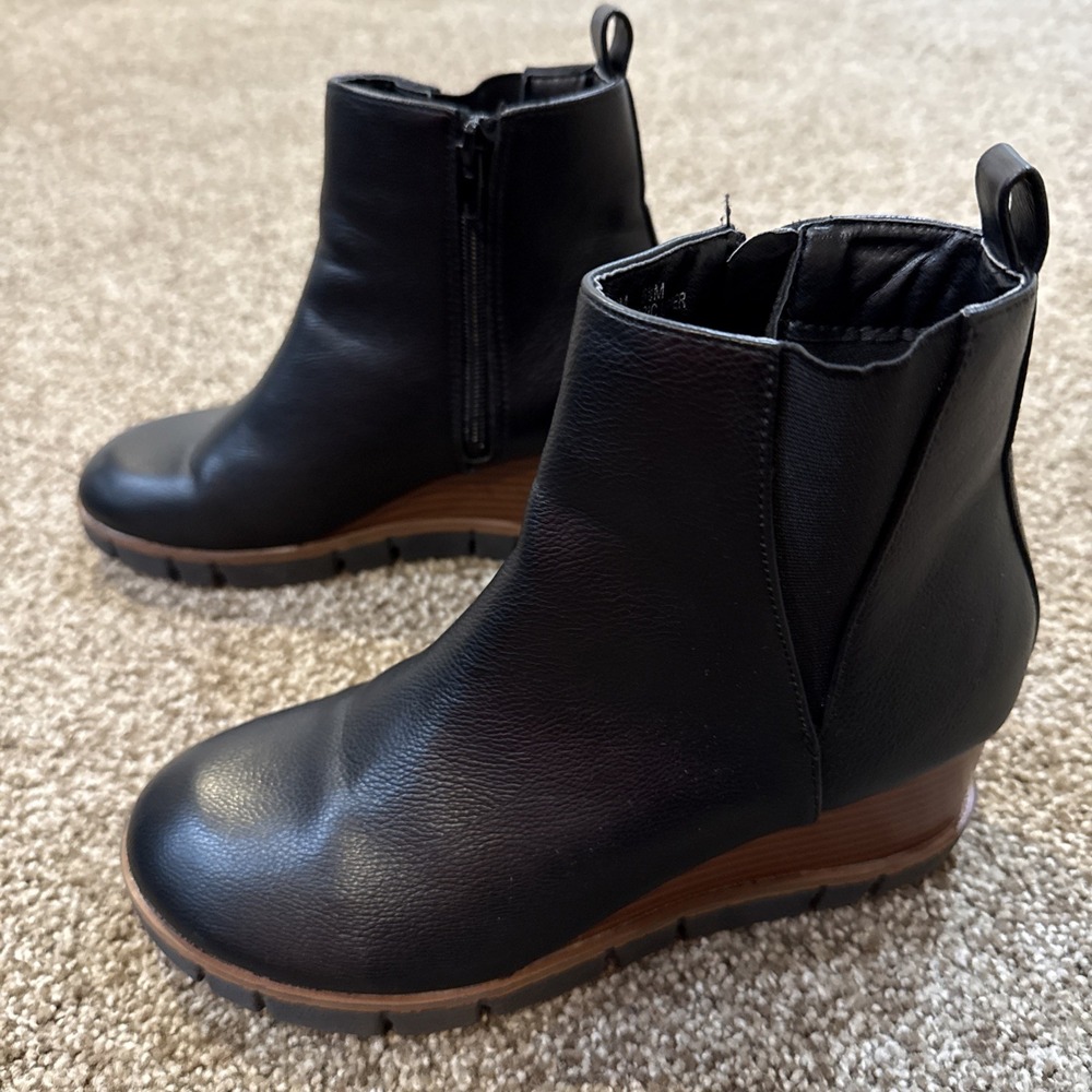 Belgium Black Faux  Leather Diba Ankle Boot Zip Wedge Heel Size 6 1/2M, EUC